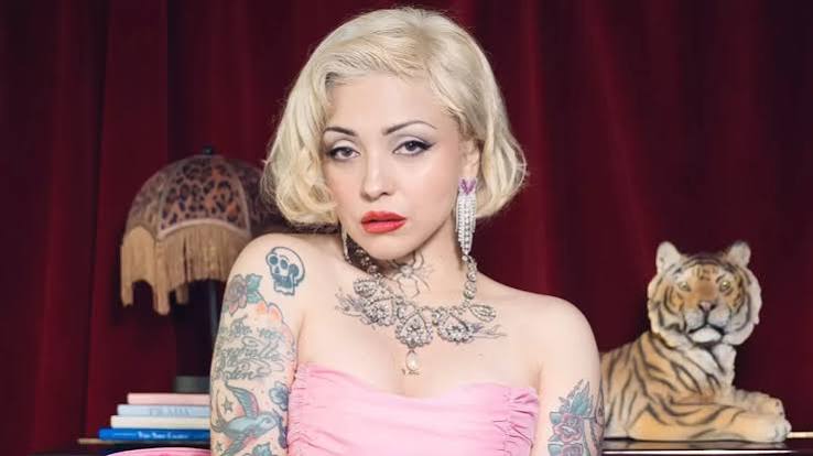 Mon Laferte sobre el escenario